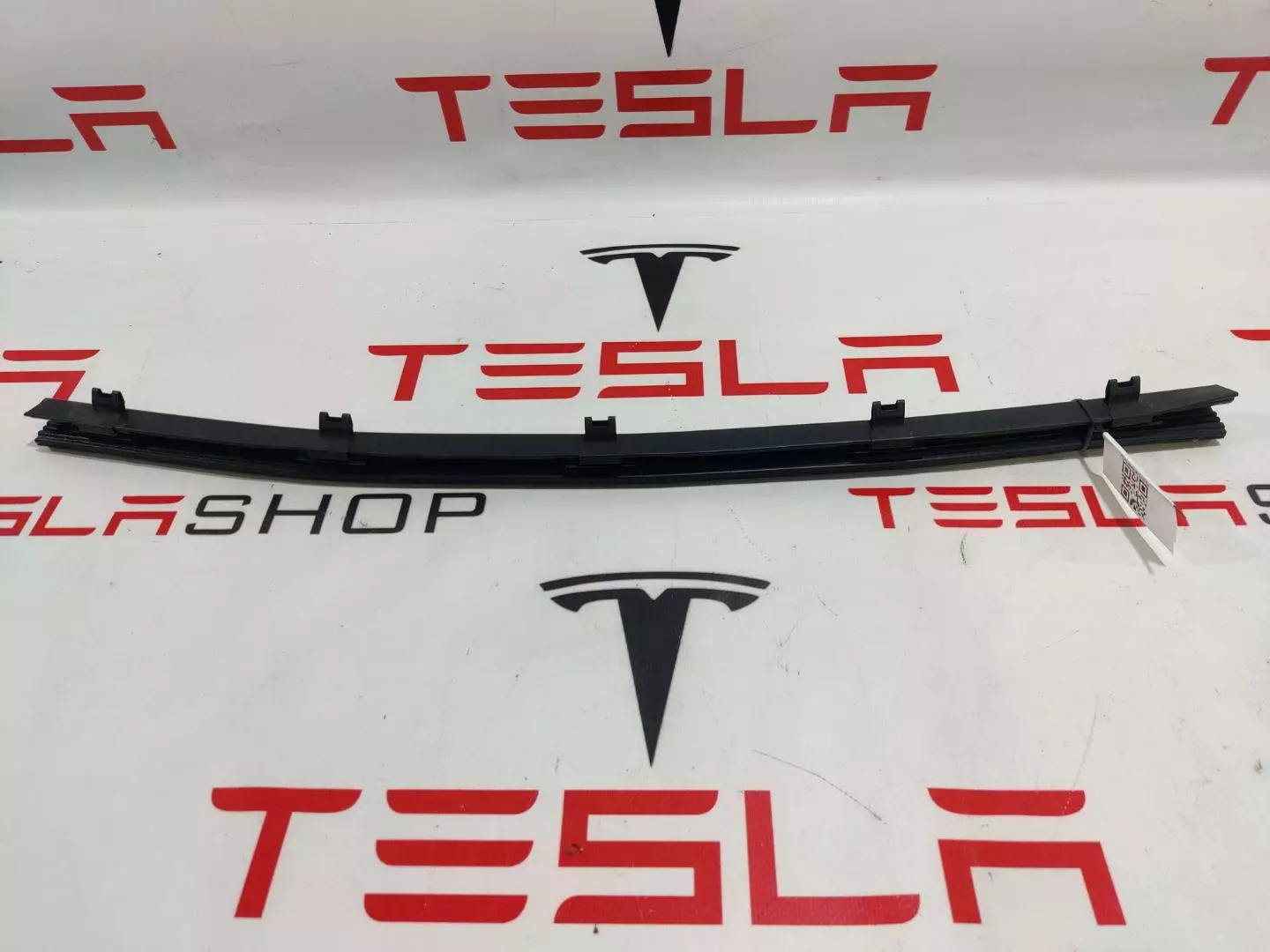 Уплотнитель к Tesla Model S 2014