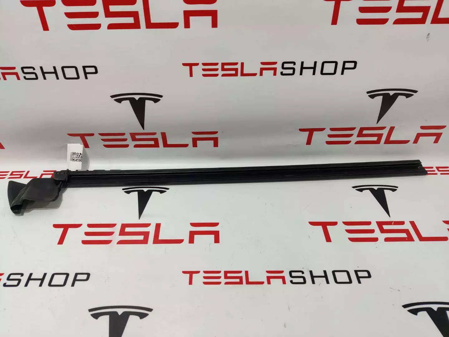 Уплотнитель к Tesla Model Y 2021