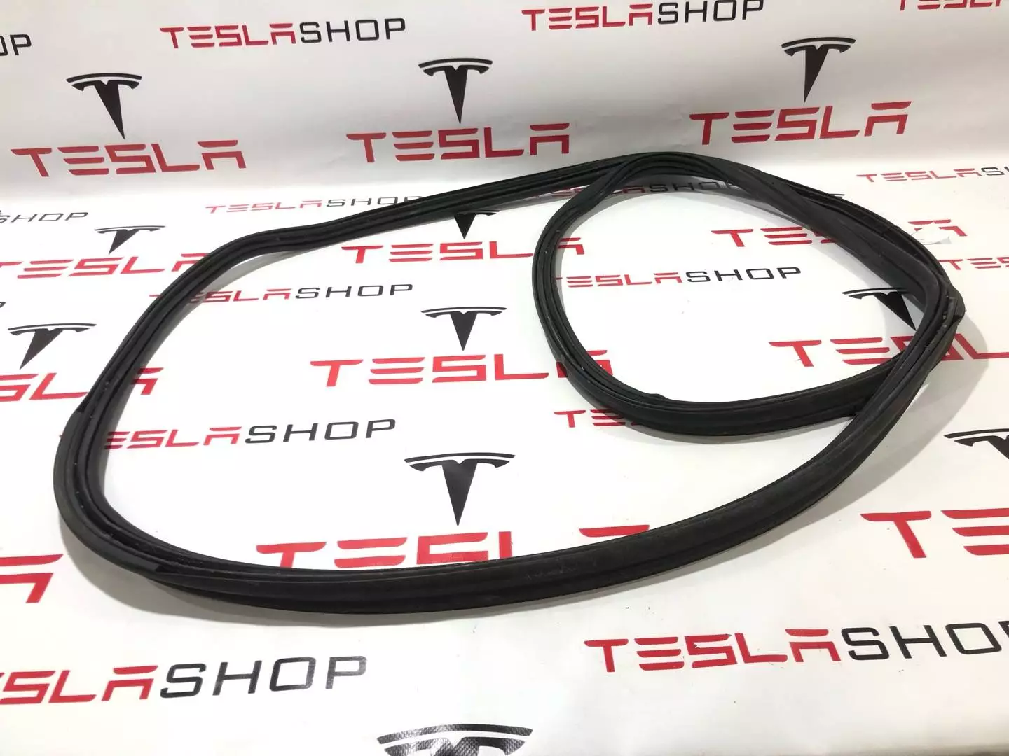 Уплотнитель багажника к Tesla Model Y 2021
