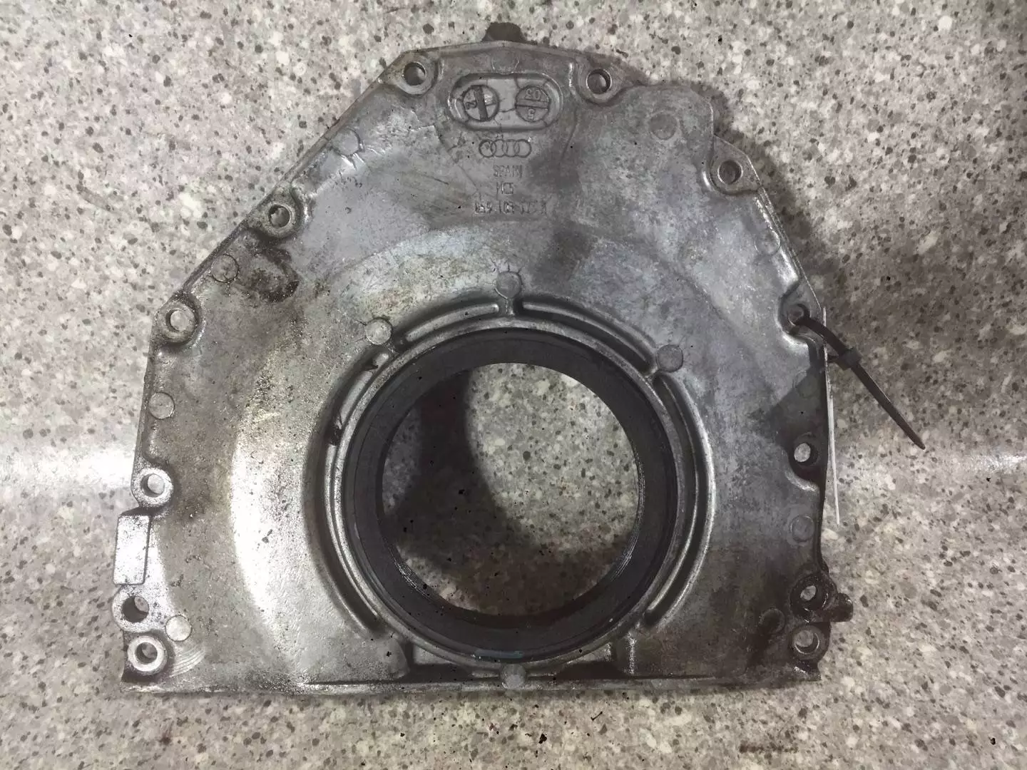 Крышка коленвала к Audi A6 2003