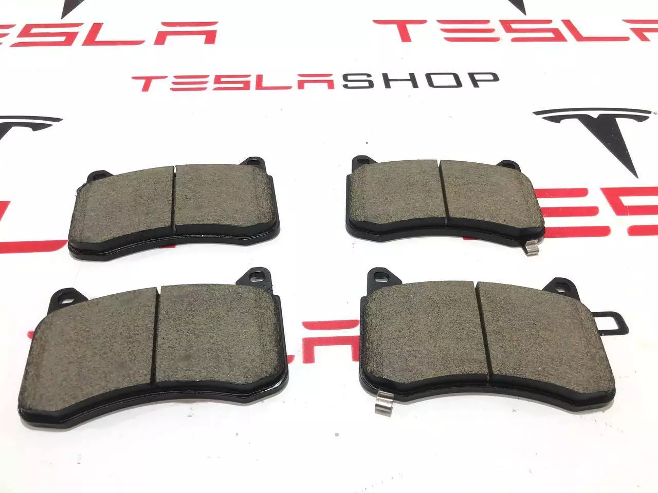 Тормозные колодки передние к Tesla Model 3 2021