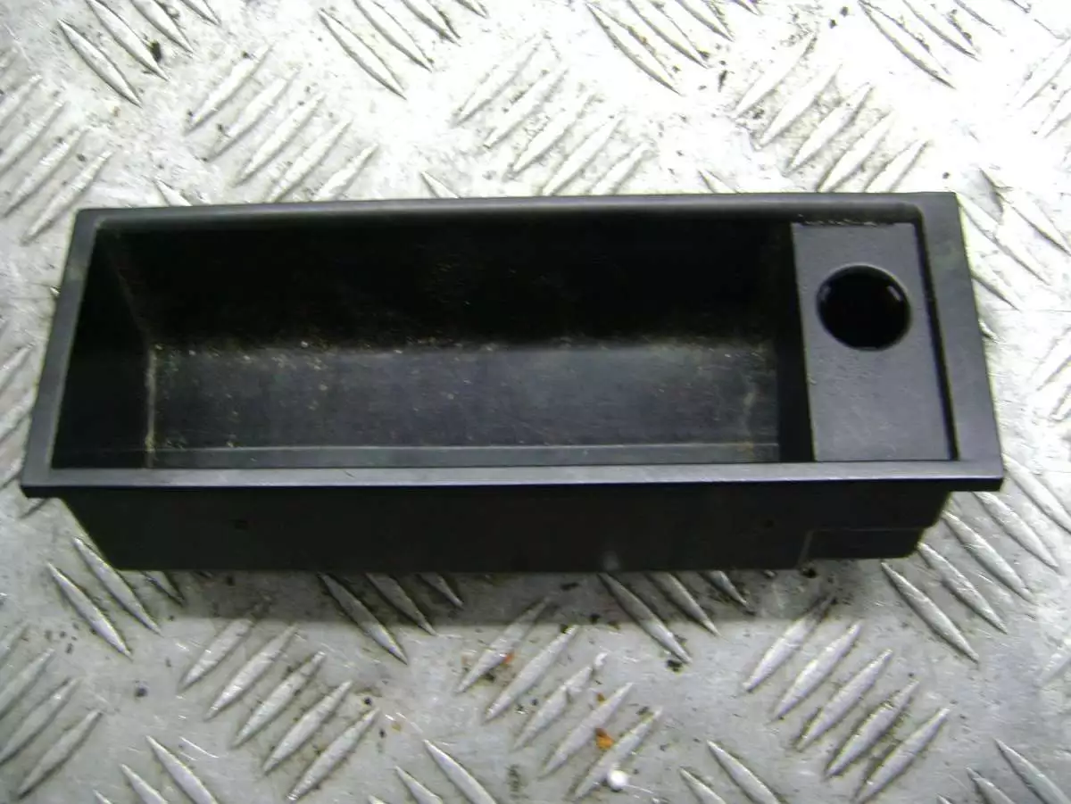 Пепельница к BMW X5 2001