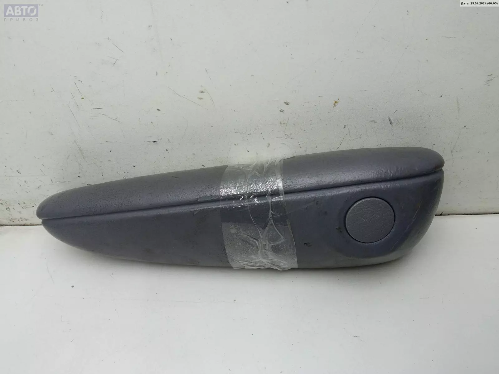 Подлокотник к Chrysler Voyager 1997