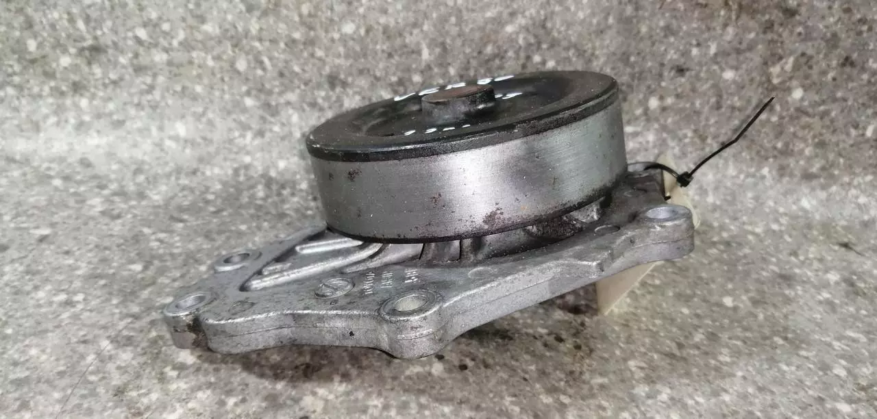 Помпа к Toyota Avensis 2005