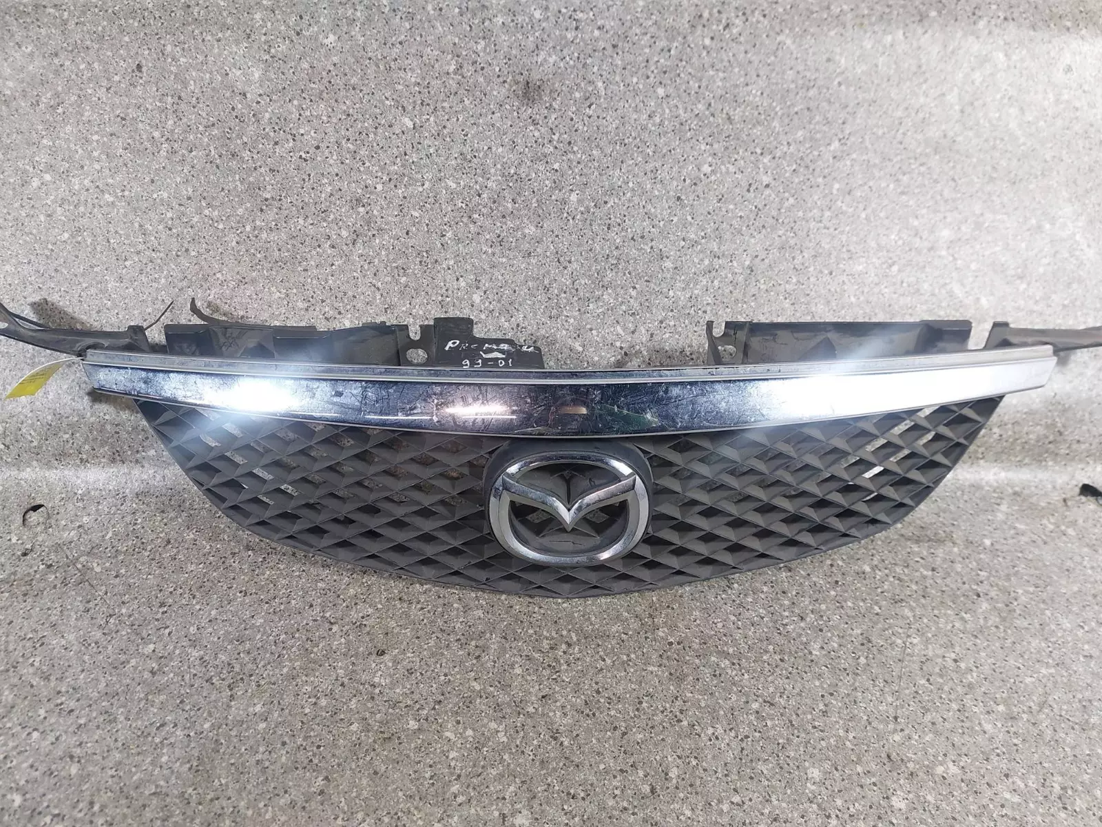 Решетка радиатора к Mazda Premacy 2000
