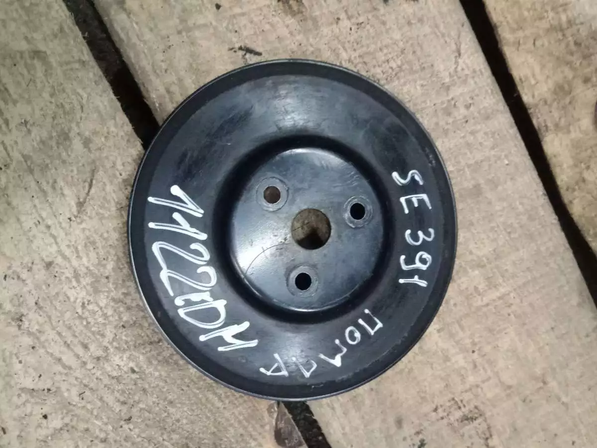 Шкив помпы к Mazda Demio 1998