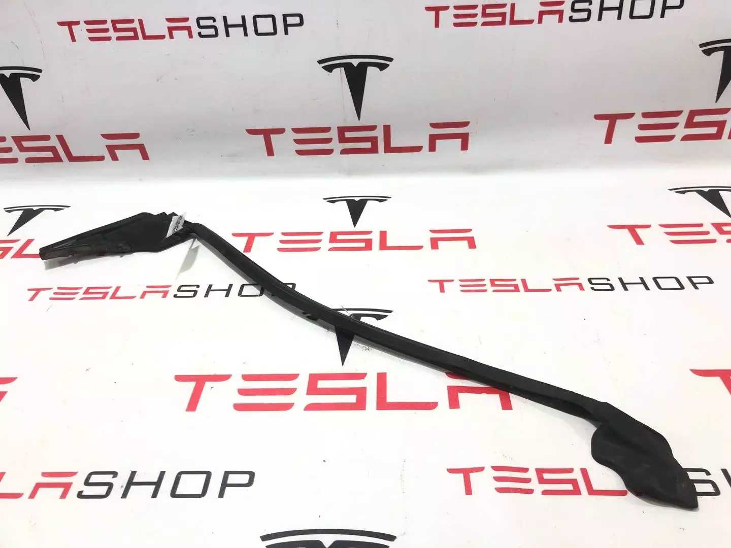 Уплотнитель к Tesla Model S 2014