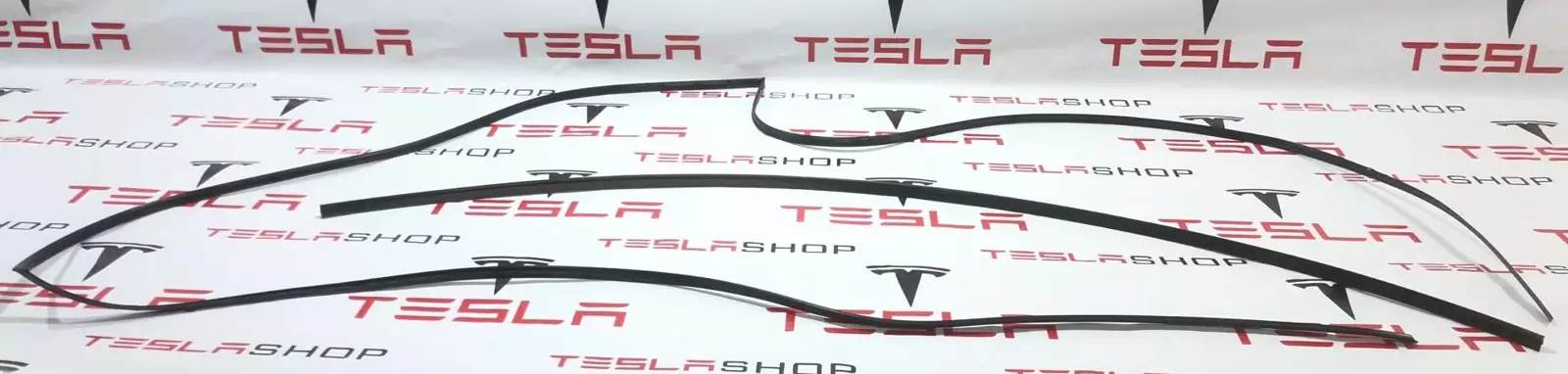 Уплотнитель стекла лобового к Tesla Model X 2022