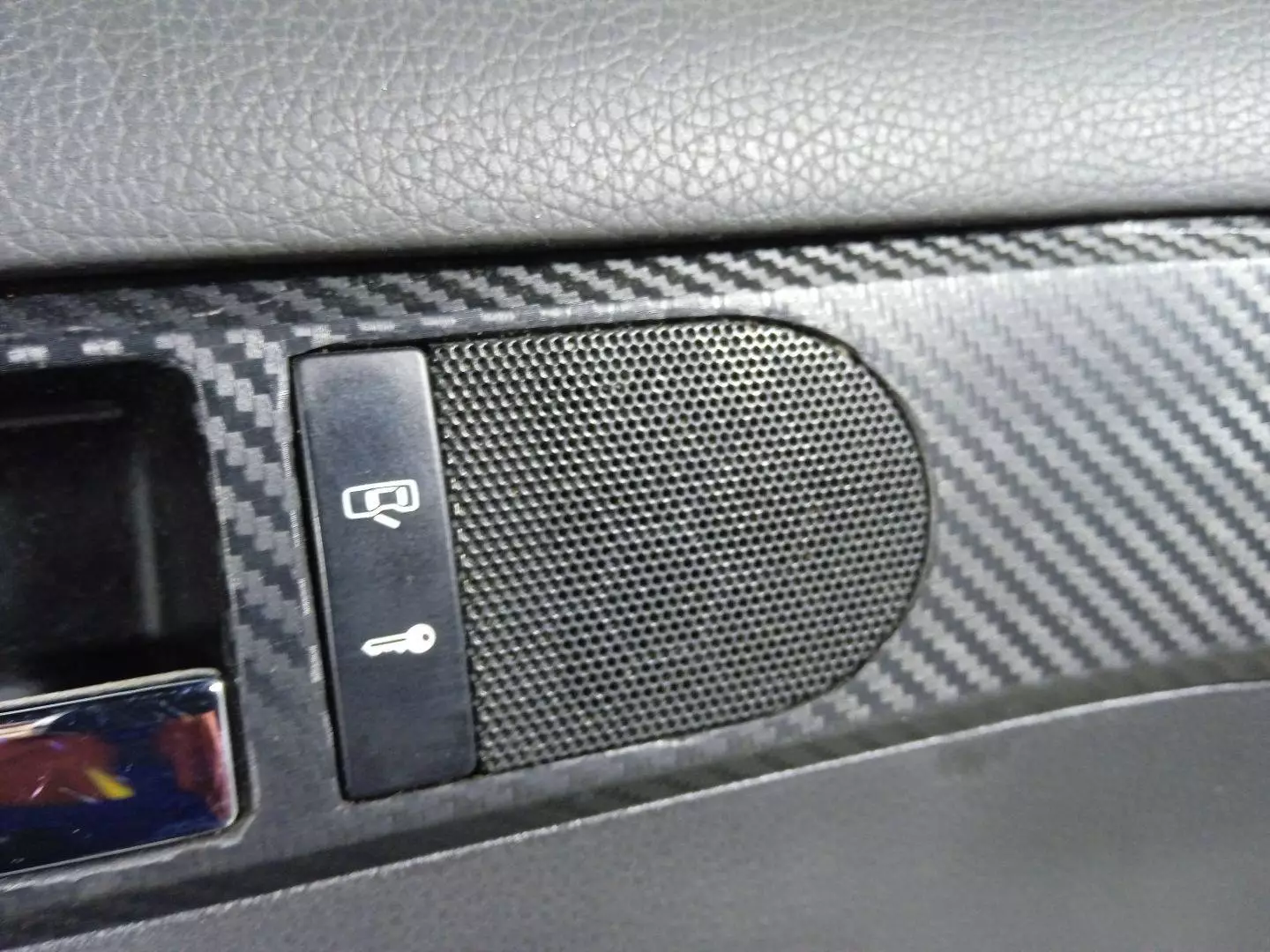 Кнопка центрального замка к Volkswagen Touareg 2005