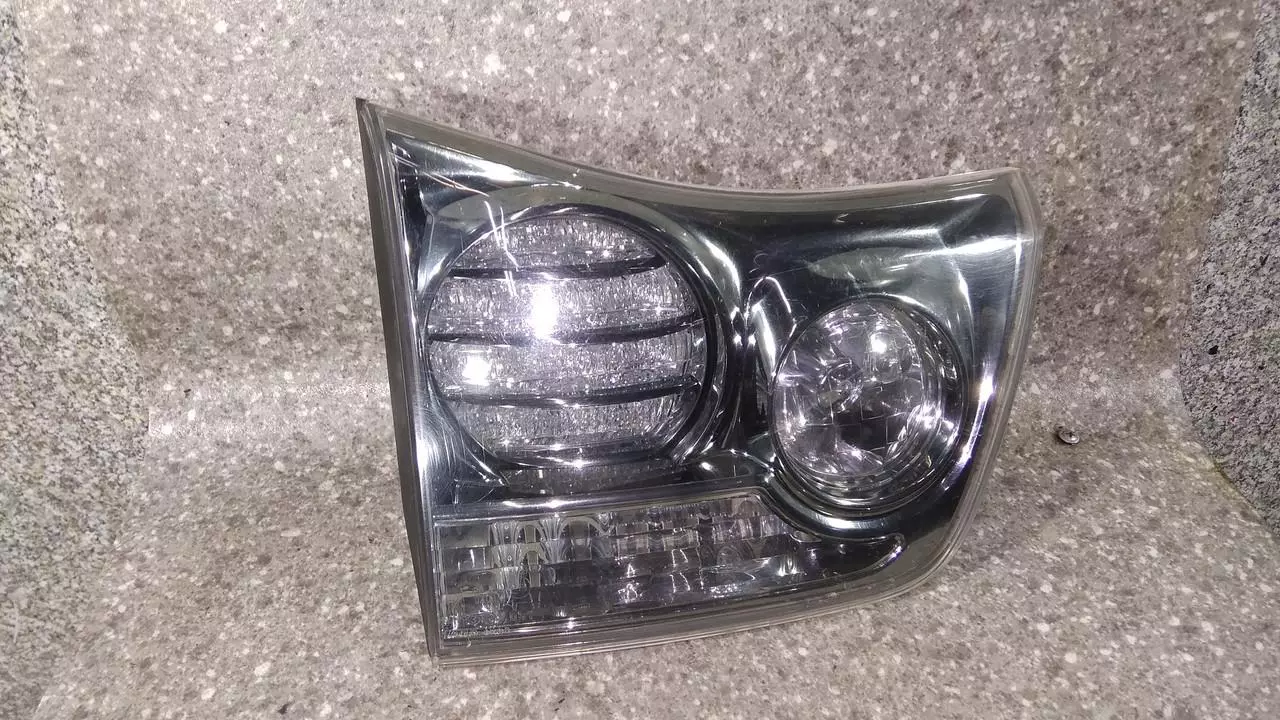 Фонарь крышки багажника левый к Lexus SRX 2008