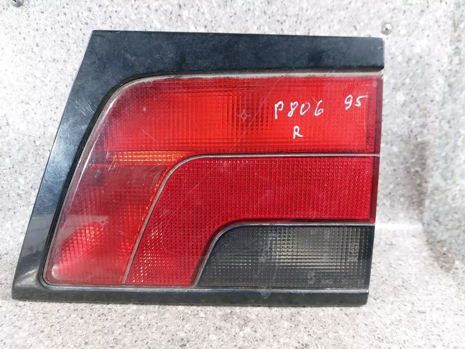 Фонарь крышки багажника правый к Peugeot 806 1996