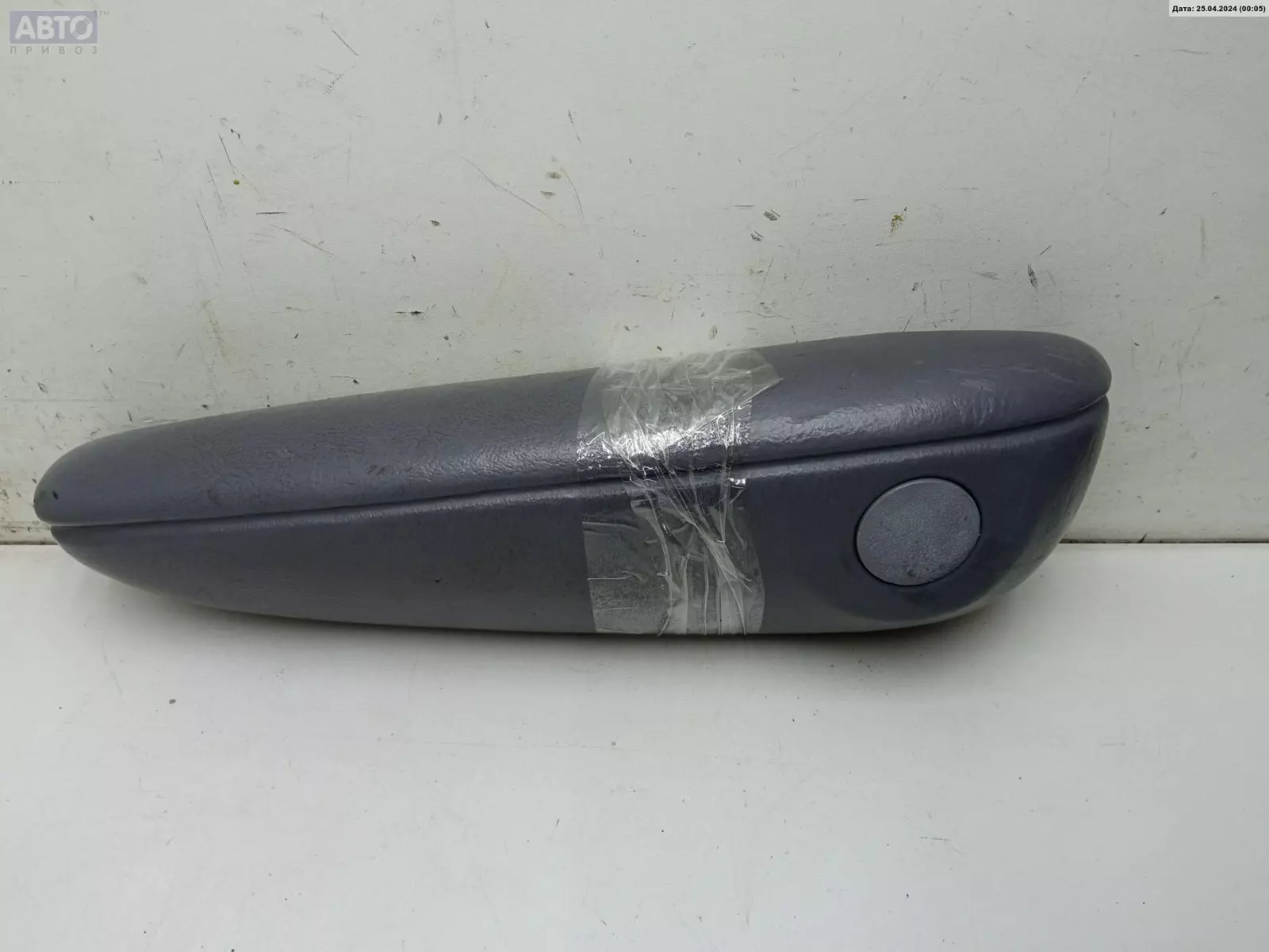 Подлокотник к Chrysler Voyager 1997