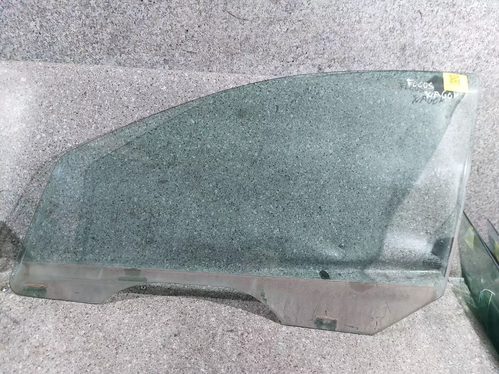 Стекло двери передней левой к Ford Focus 2003