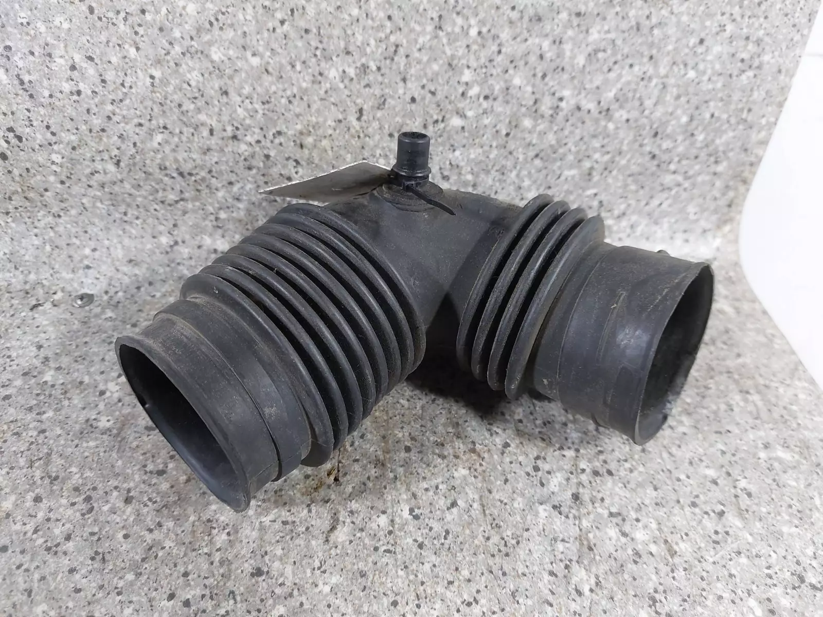 Патрубок к Peugeot 407 2006