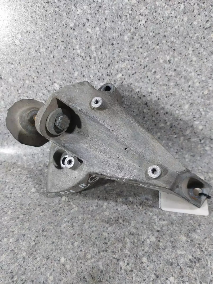 Кронштейн КПП к Audi A4 2003