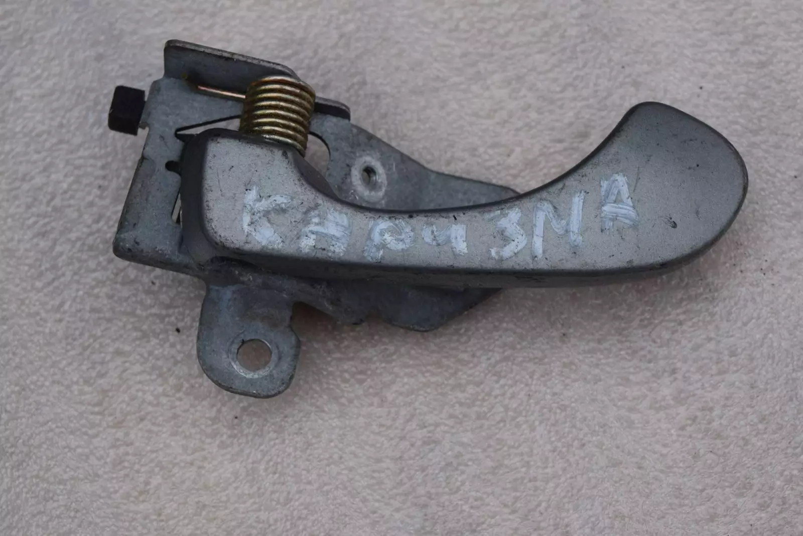 Ручка внутренняя передняя левая к Mitsubishi Carisma 2002