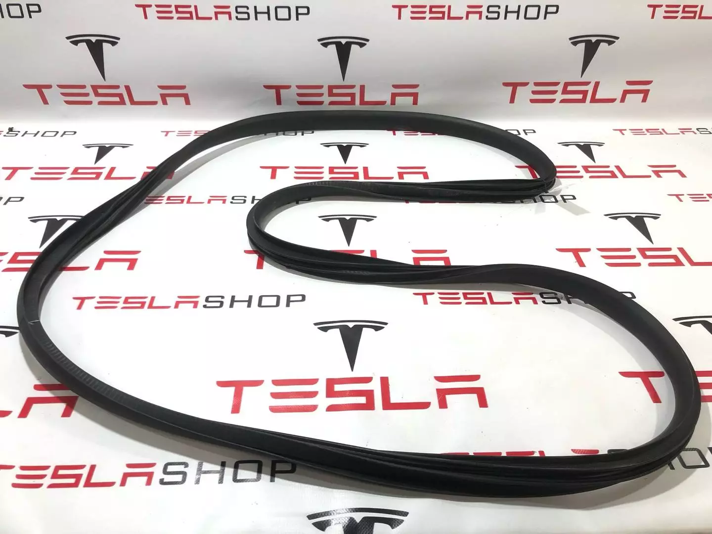 Уплотнитель к Tesla Model Y 2021