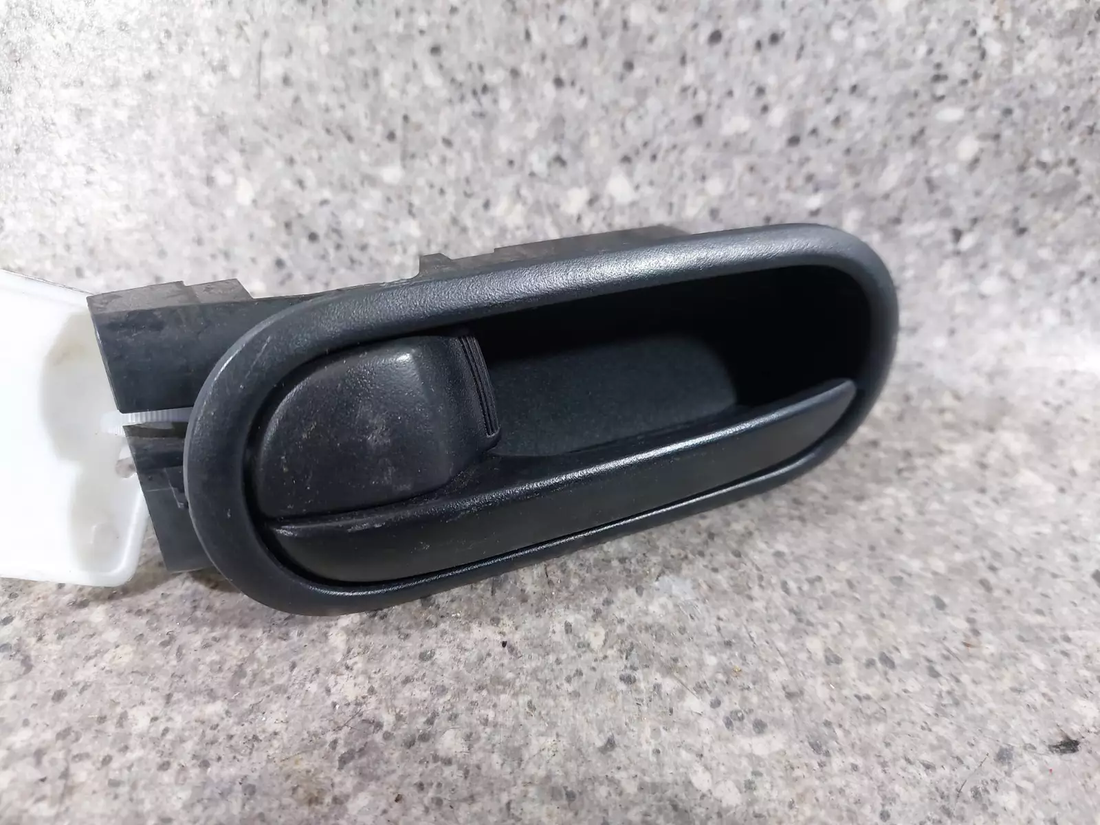 Ручка внутренняя передняя левая к Mazda 2 2009