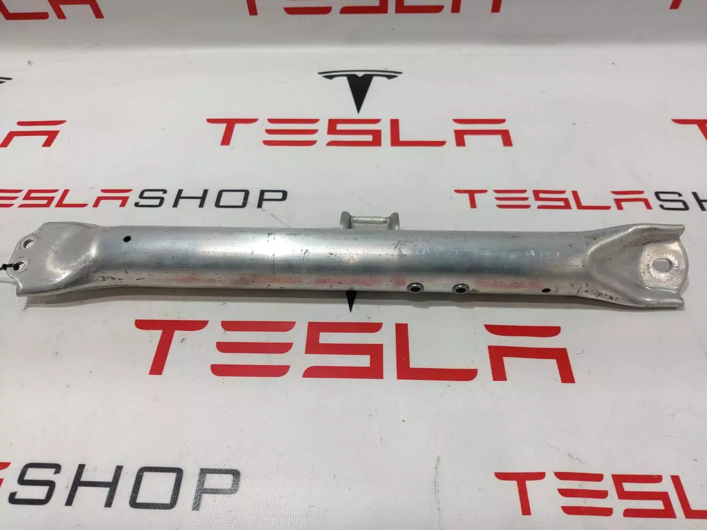 Распорка стоек к Tesla Model S 2014