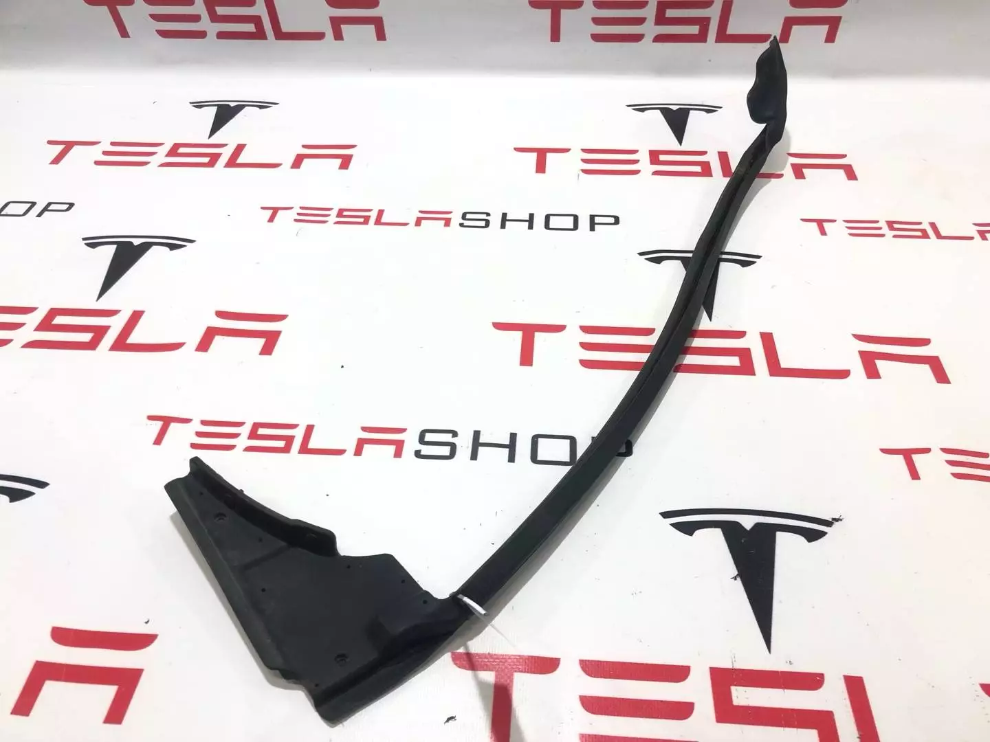 Уплотнитель к Tesla Model S 2014