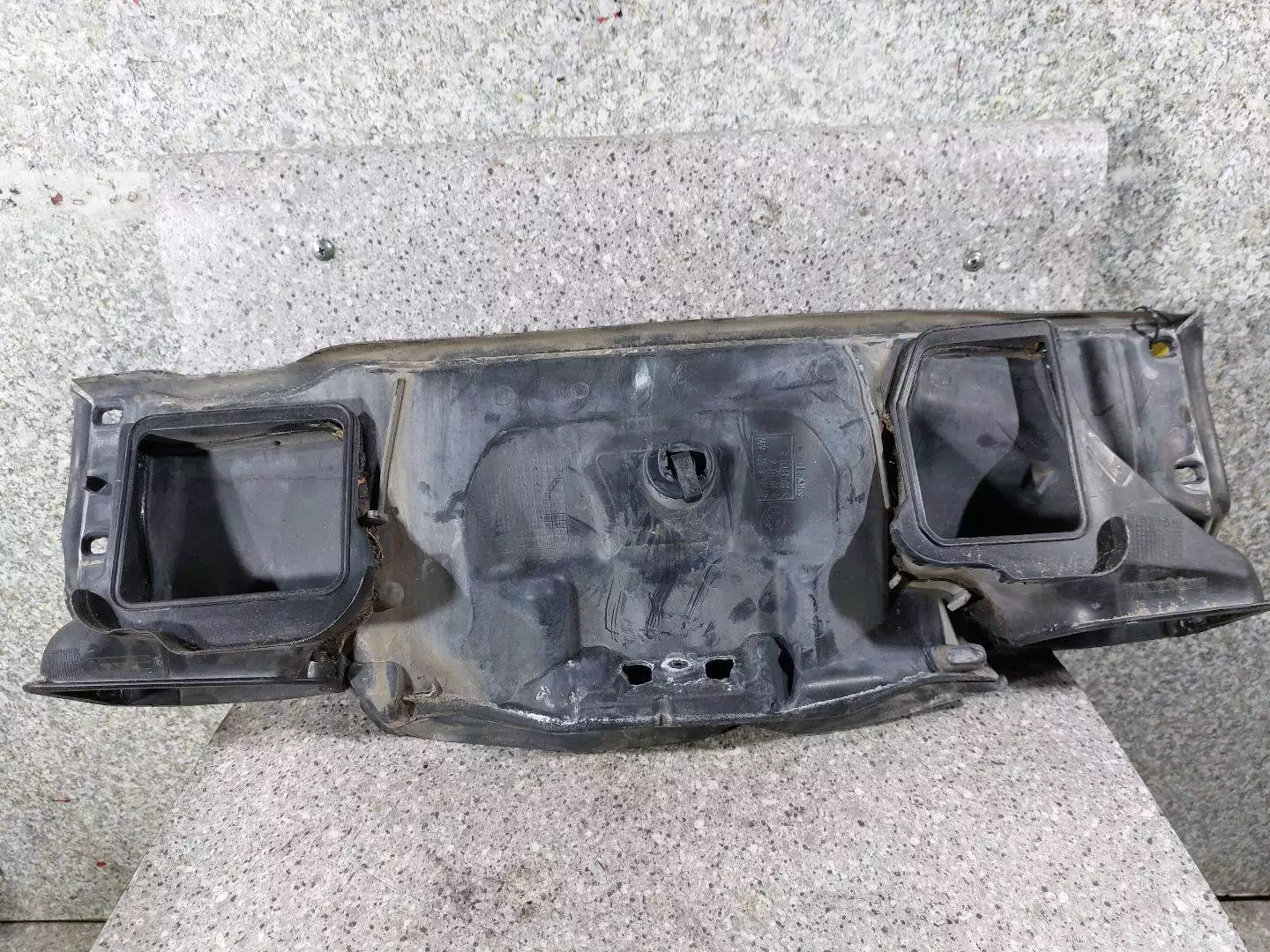 Воздуховод к BMW 5 2005