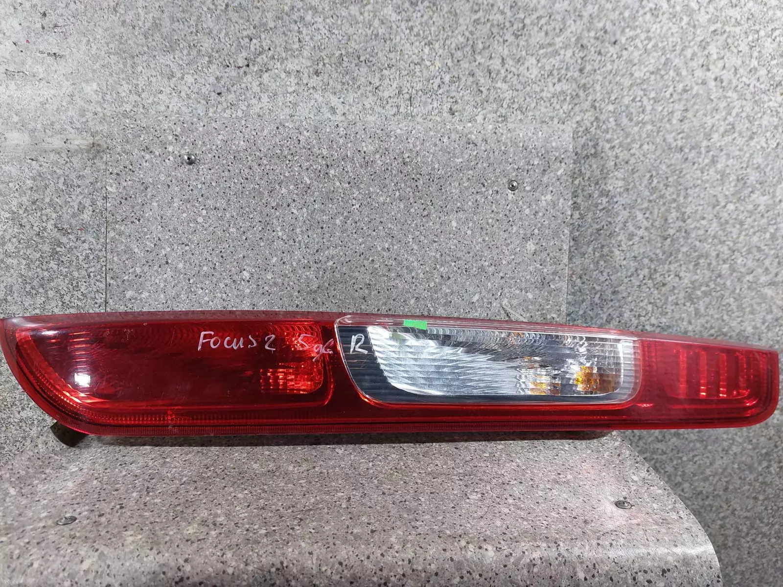 Фонарь задний правый к Ford Focus 2006