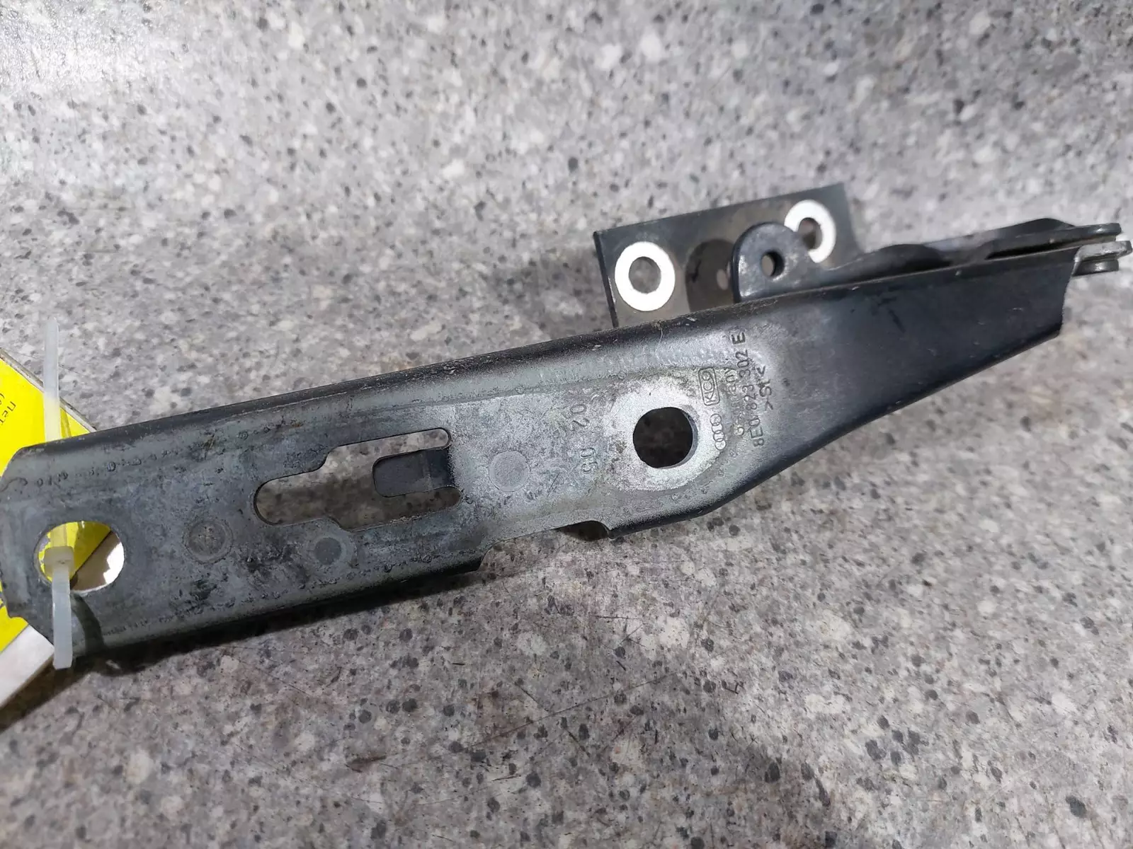 Петля капота правая к Audi A4 2003