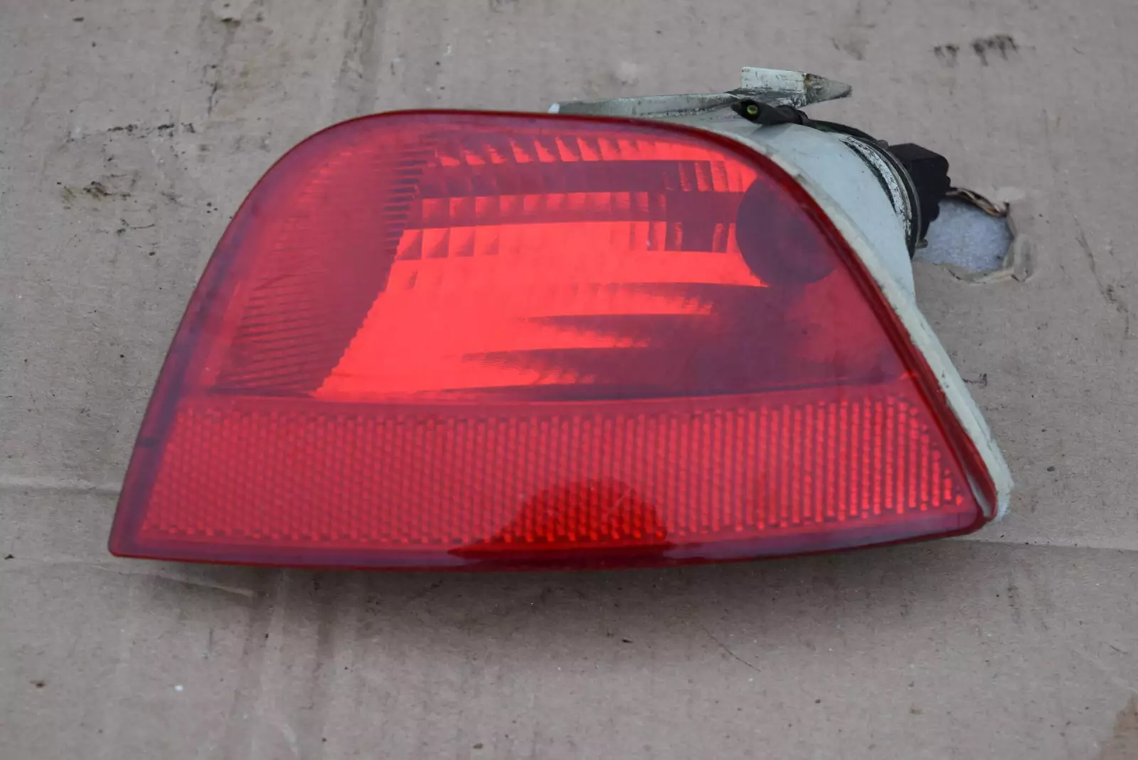 Фонарь задний левый к Ford Focus 2001