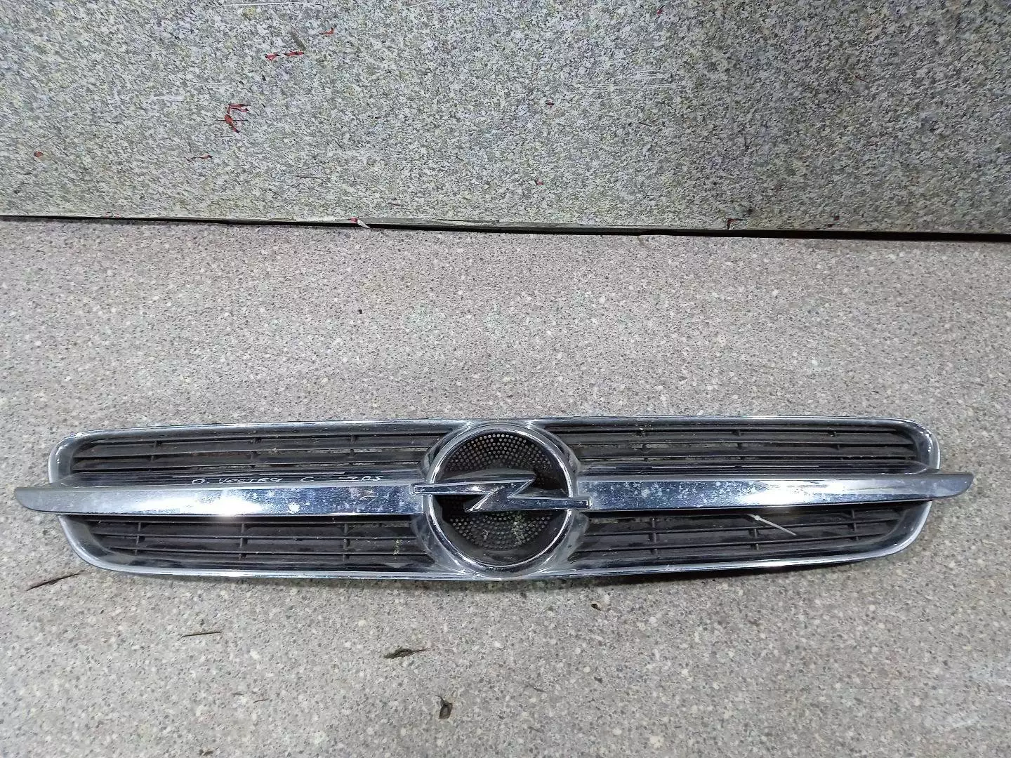 Решетка радиатора к Opel Vectra 2004