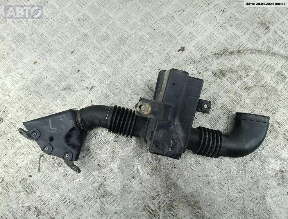 Воздухозаборник к Suzuki Ignis 2001