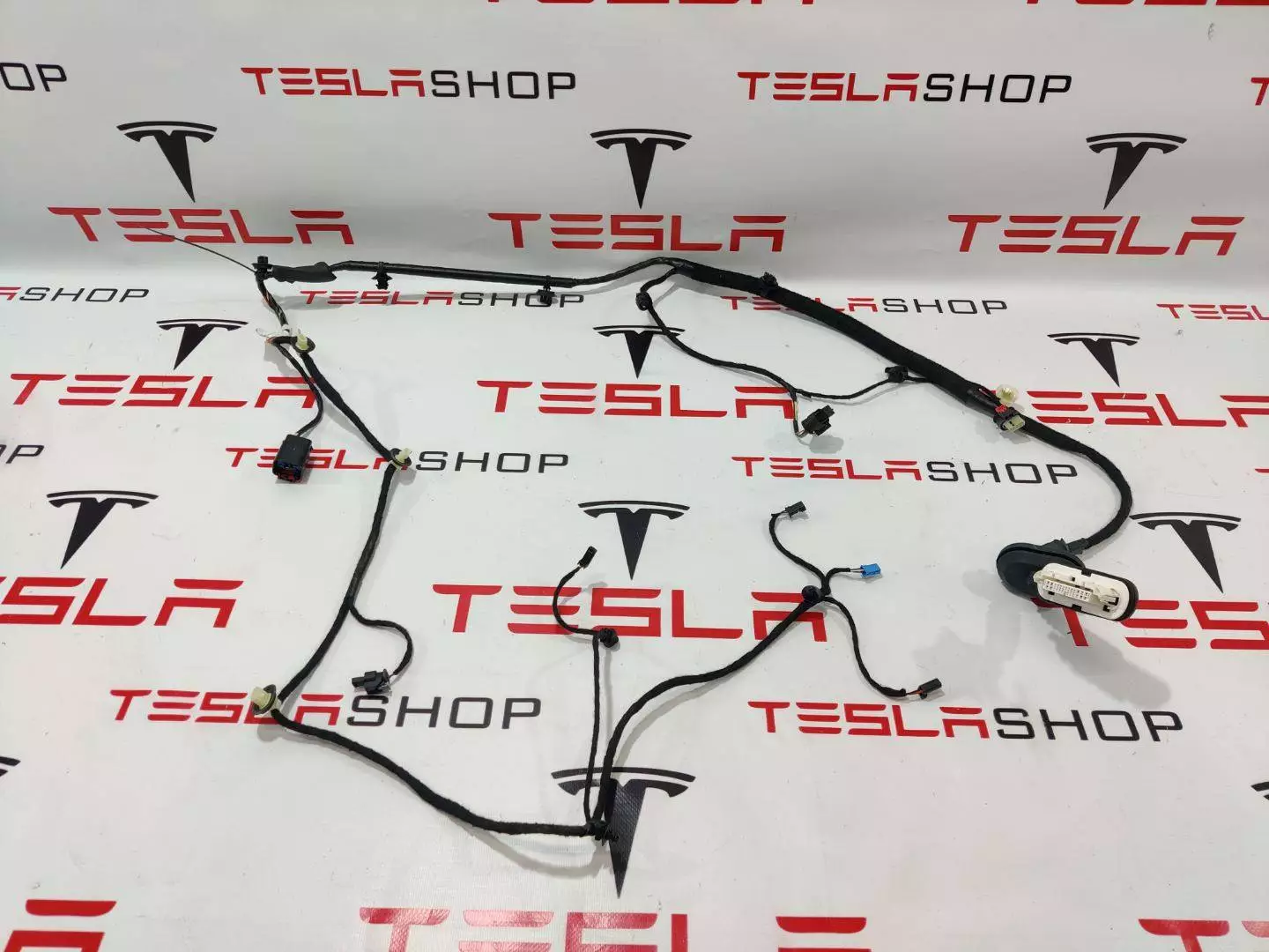 Проводка двери к Tesla Model Y 2021