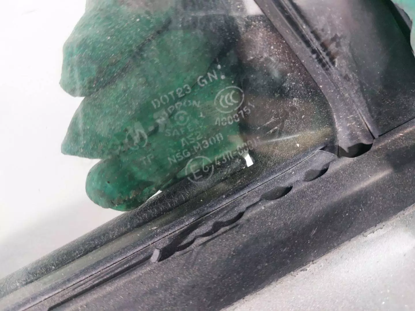 Стекло двери задней левой к Mazda 6 2004