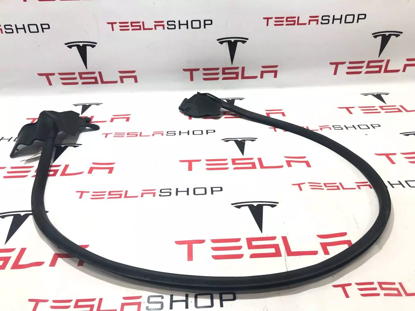 Уплотнитель к Tesla Model S 2014