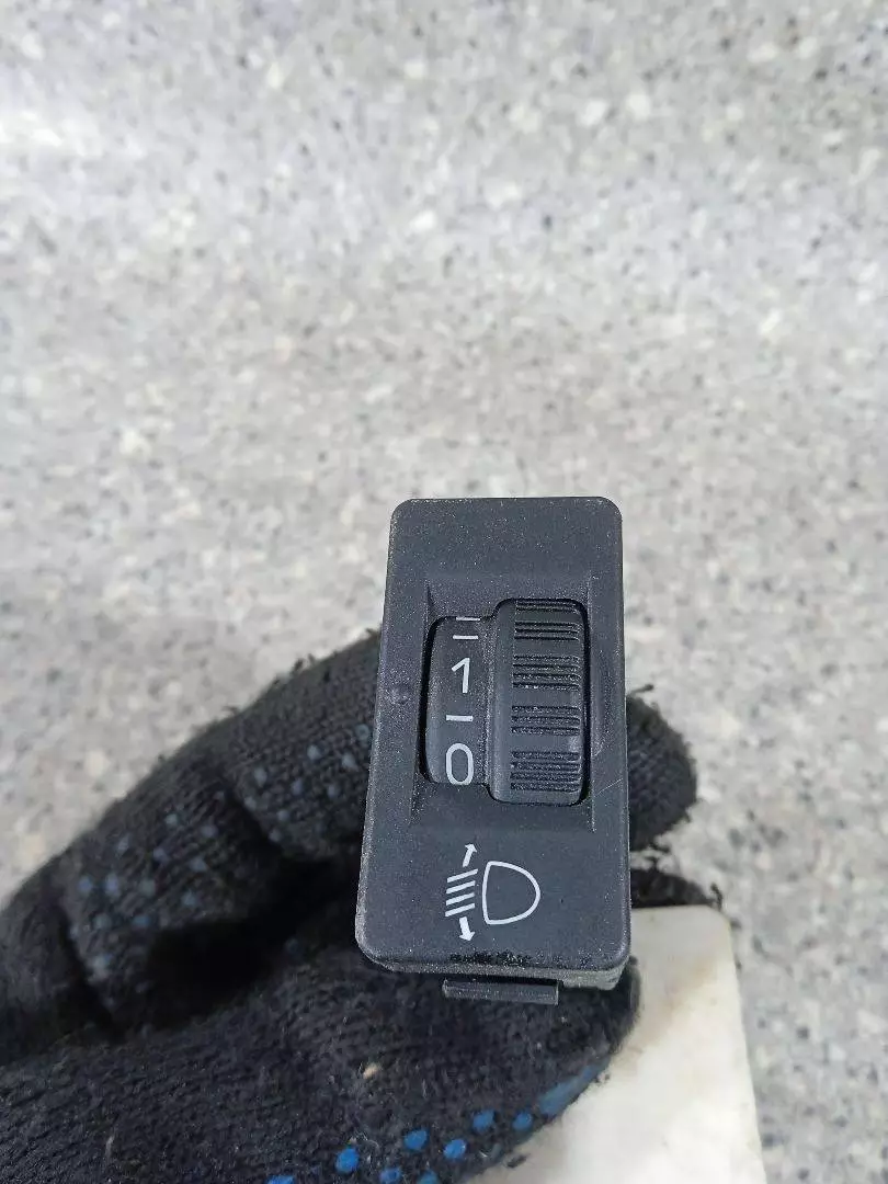 Кнопка корректора фар к Peugeot 207 2008