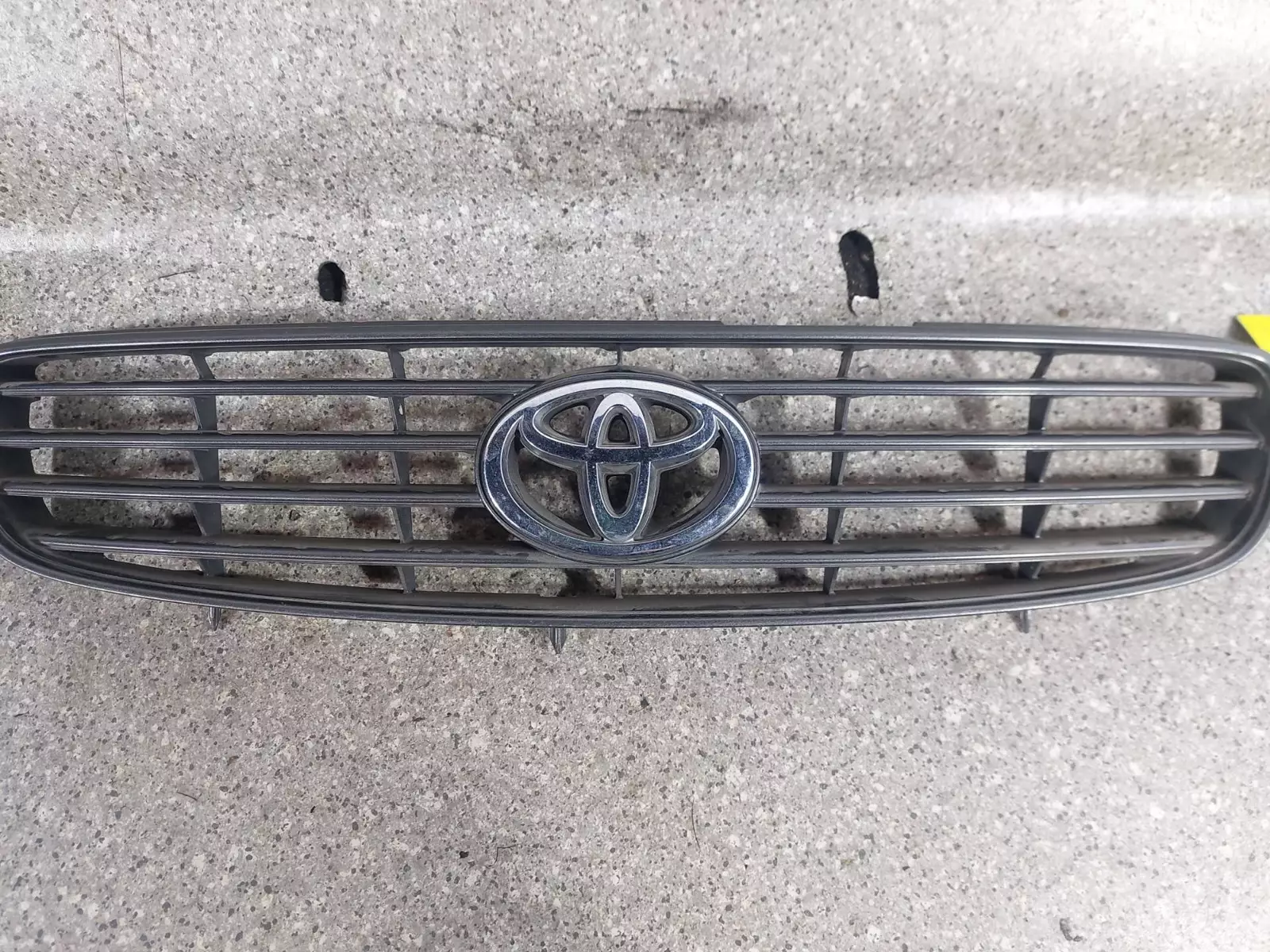 Решетка радиатора к Toyota Corolla Verso 2000