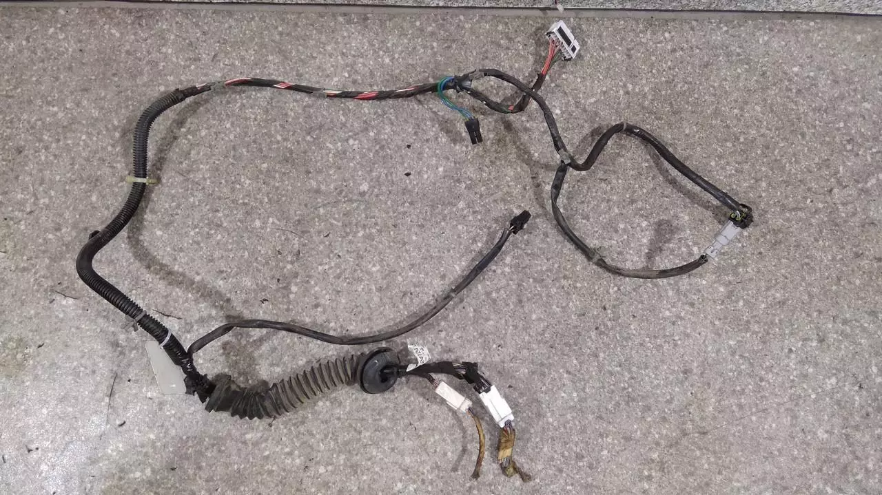 Проводка двери к Nissan Primera 1998