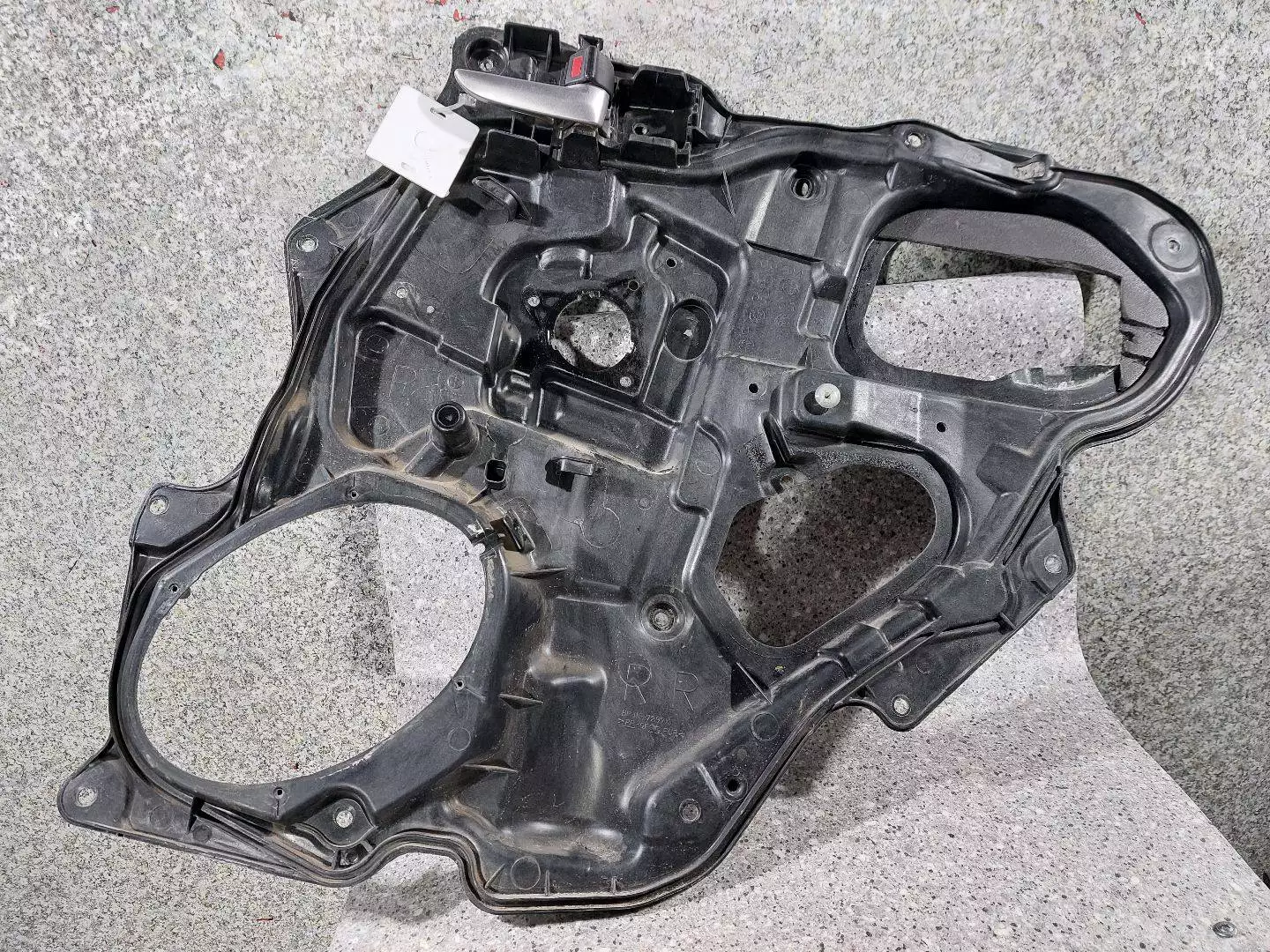 Ручка внутренняя задняя правая к Mazda 3 2005