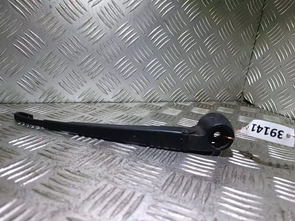 Щеткодержатель задний к Audi A4 1998