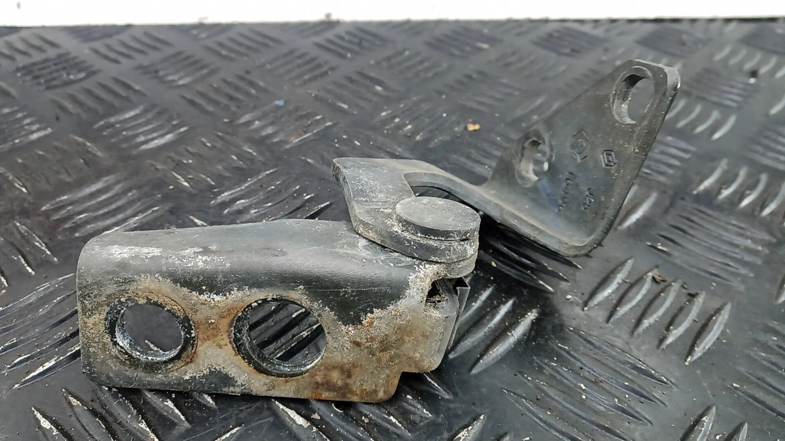 Петля капота к Renault Espace 2003