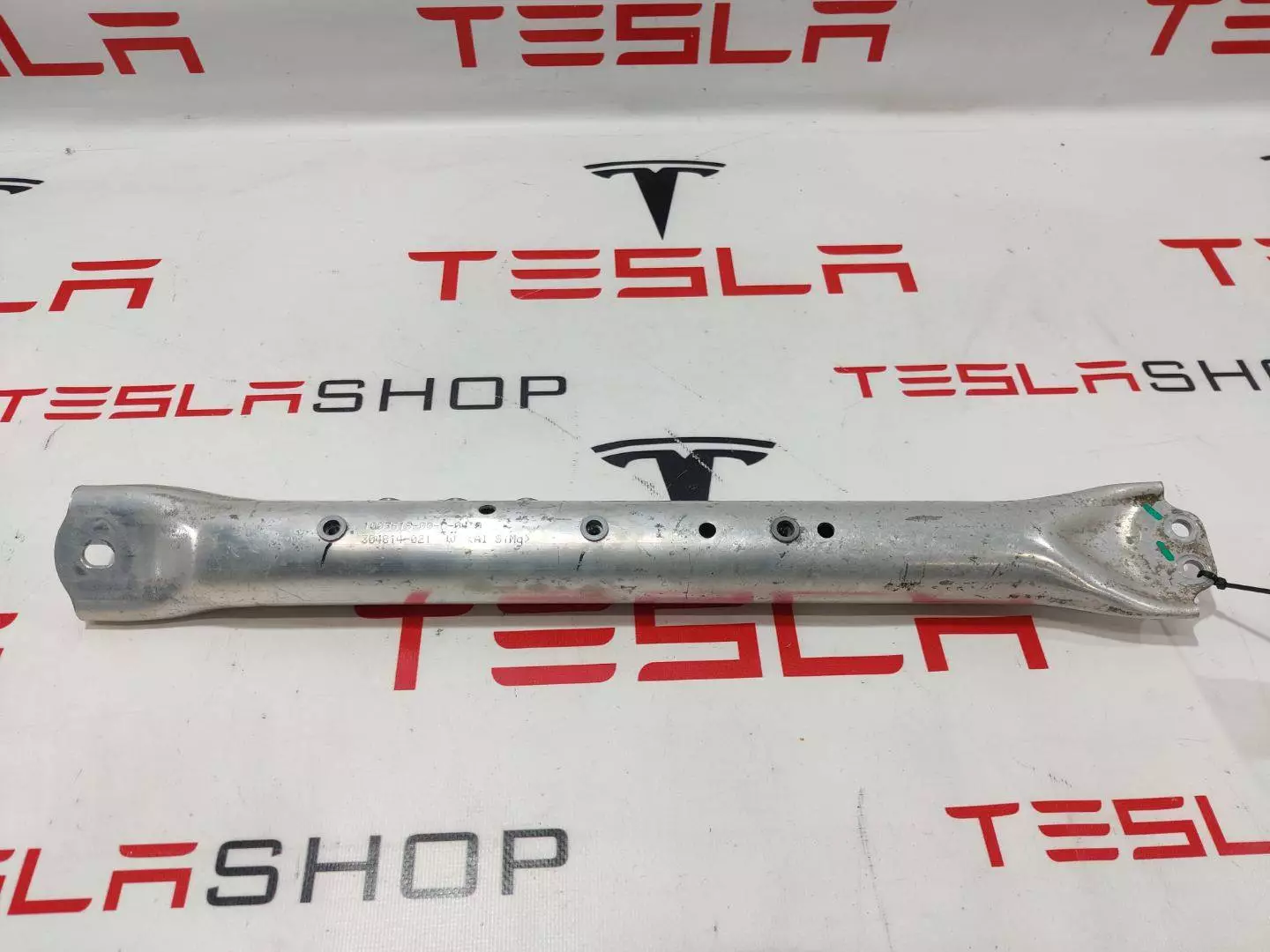 Распорка стоек к Tesla Model S 2014