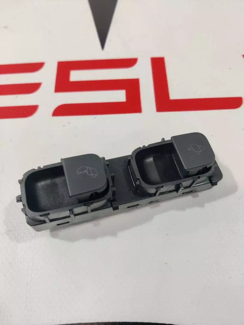 Кнопка (выключатель) к Tesla Model Y 2021