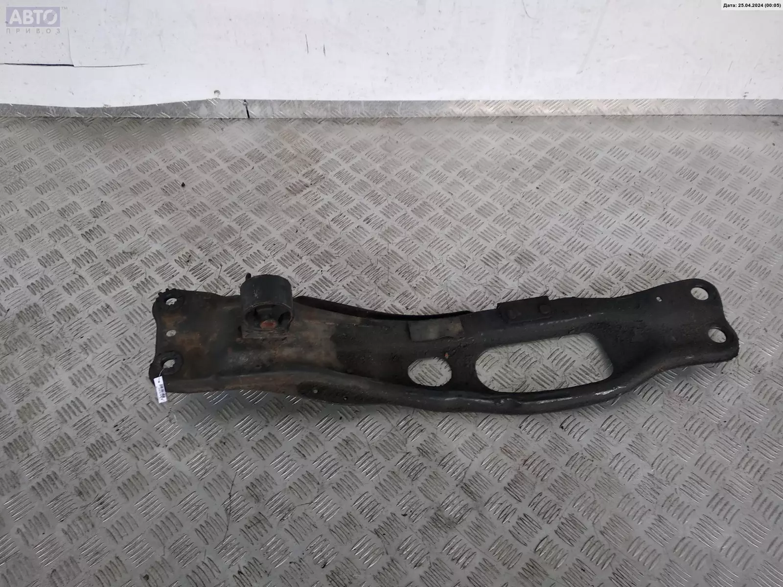 Балка под радиатор к Mazda Xedos 6 1993