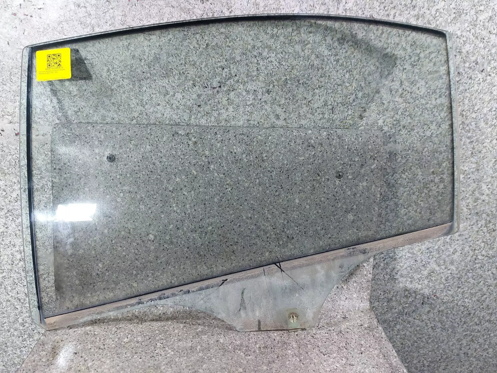 Стекло двери задней левой к Mazda 6 2004