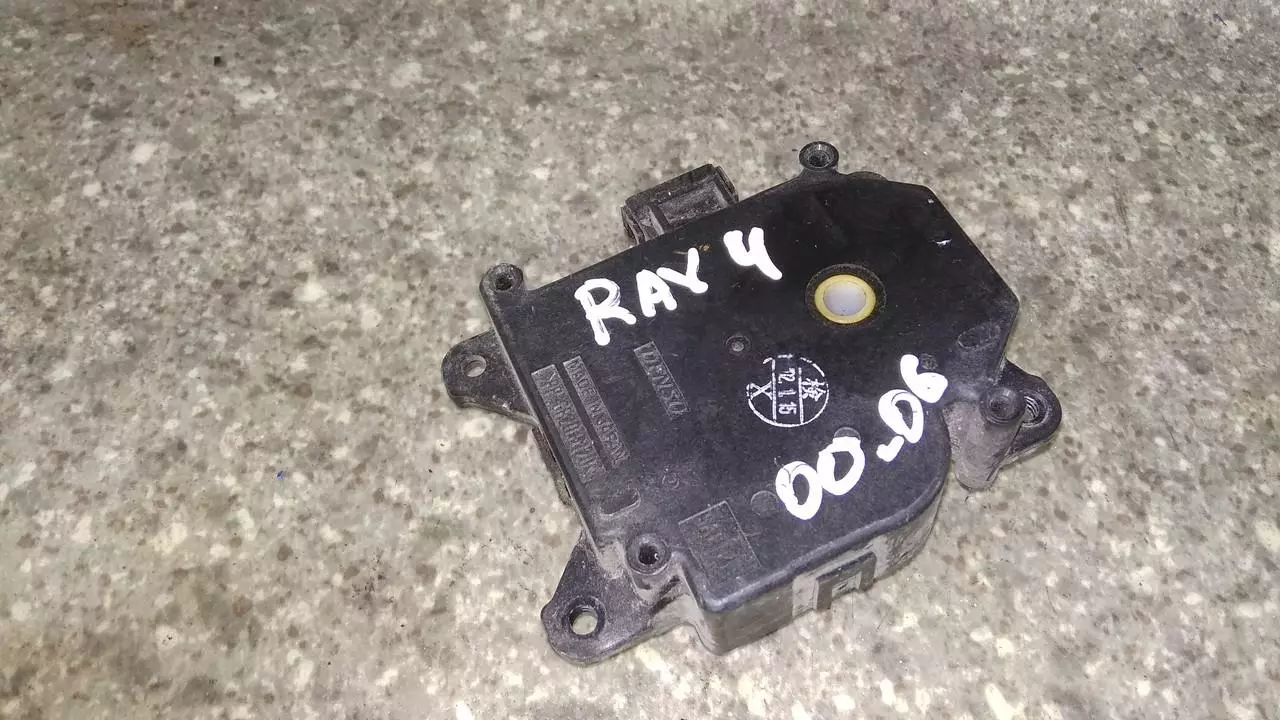 Моторчик заслонки печки к Toyota RAV 4 2002