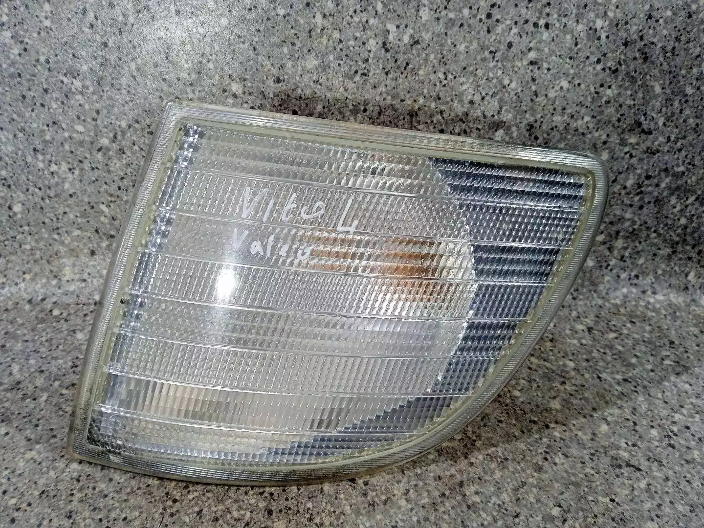 Поворотник левый к Mercedes-Benz V 2000