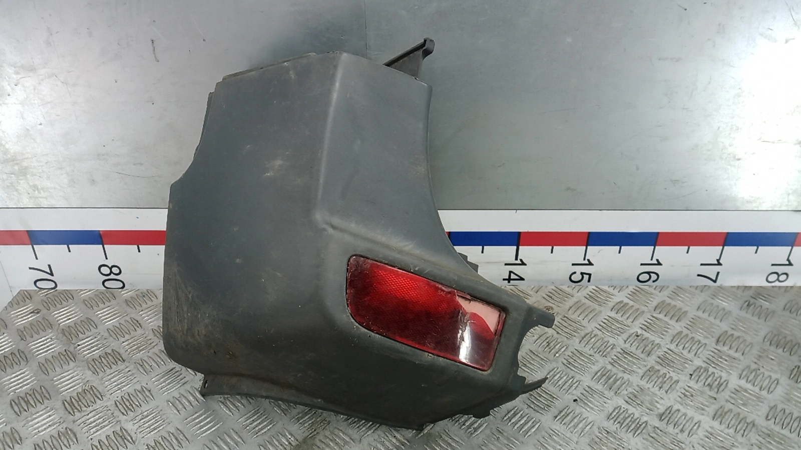 Клык бампера задний левый к Volkswagen  2008