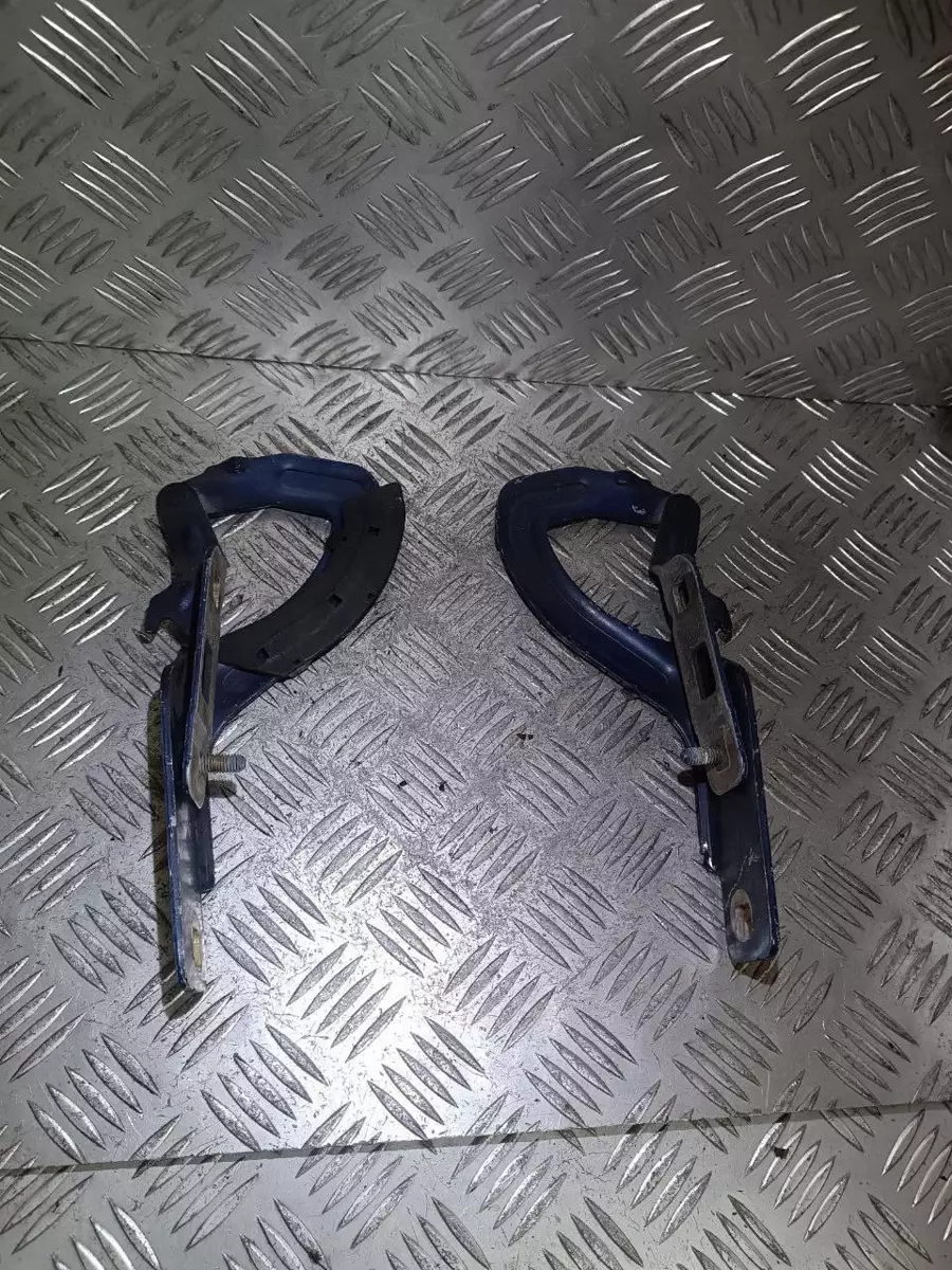 Петля капота к Renault Megane 1997
