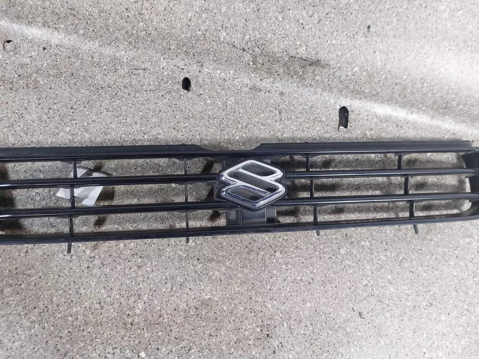 Решетка радиатора к Suzuki Wagon R 1996