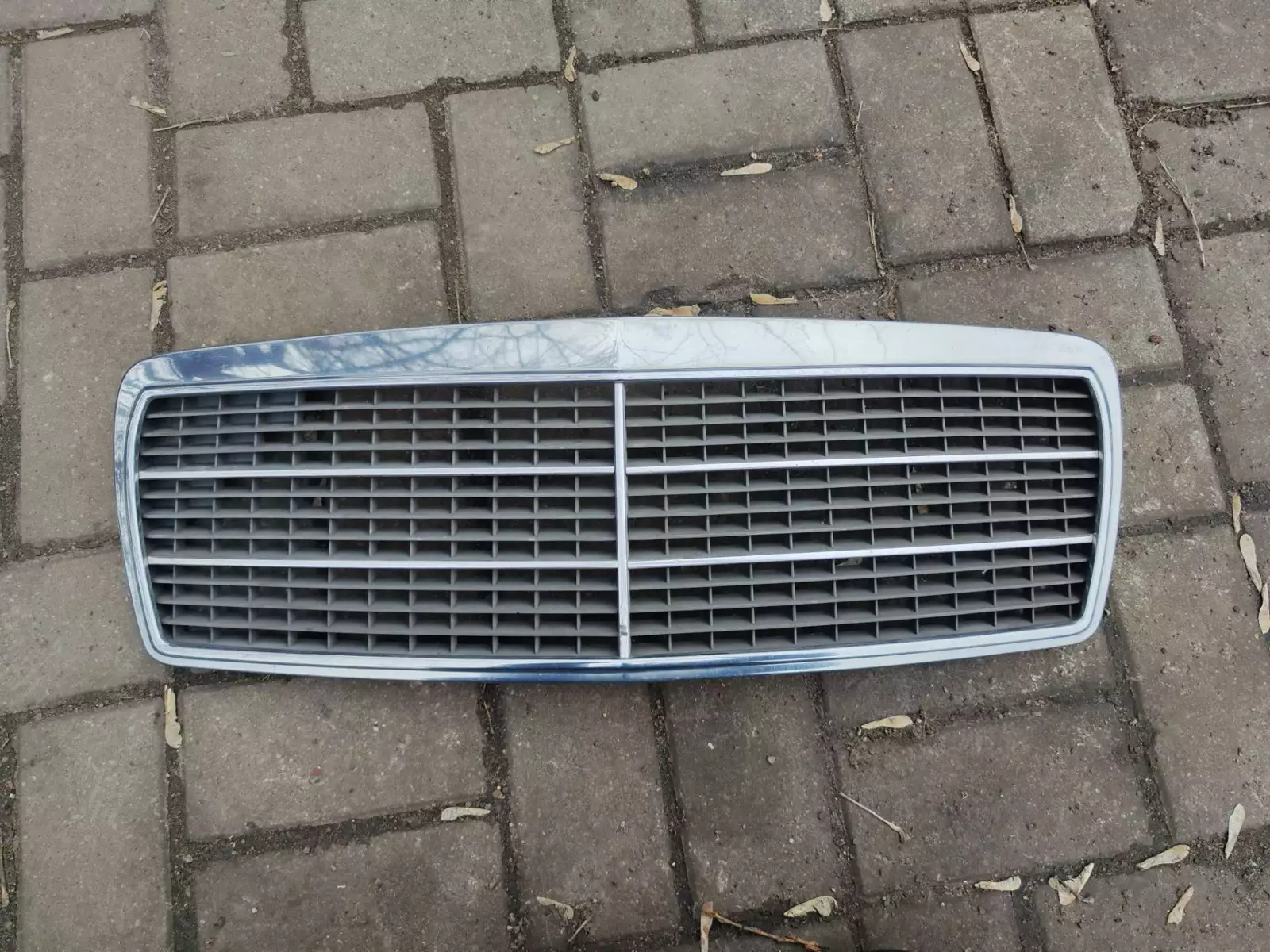 Решетка капота к Mercedes-Benz E-klasse 1997