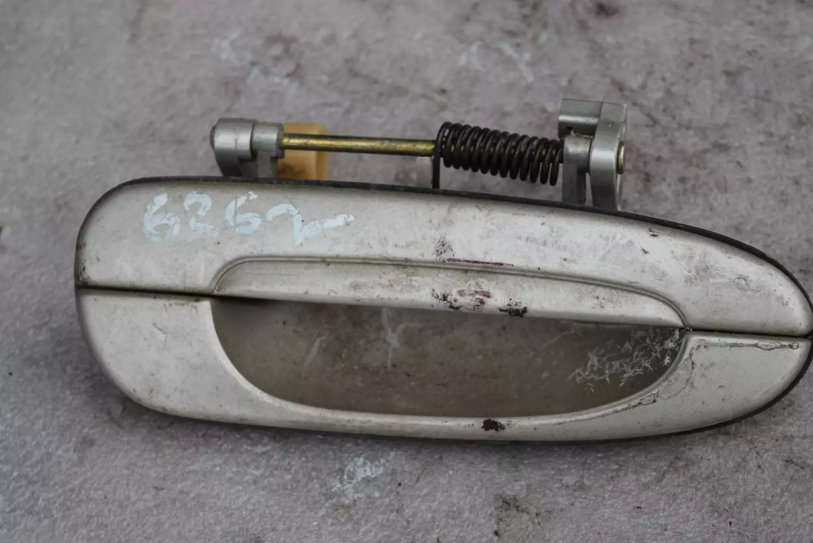 Ручка наружная задняя правая к Mazda 626 1999